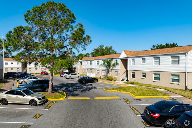Building Photo - Manhattan Palms Condominiums
