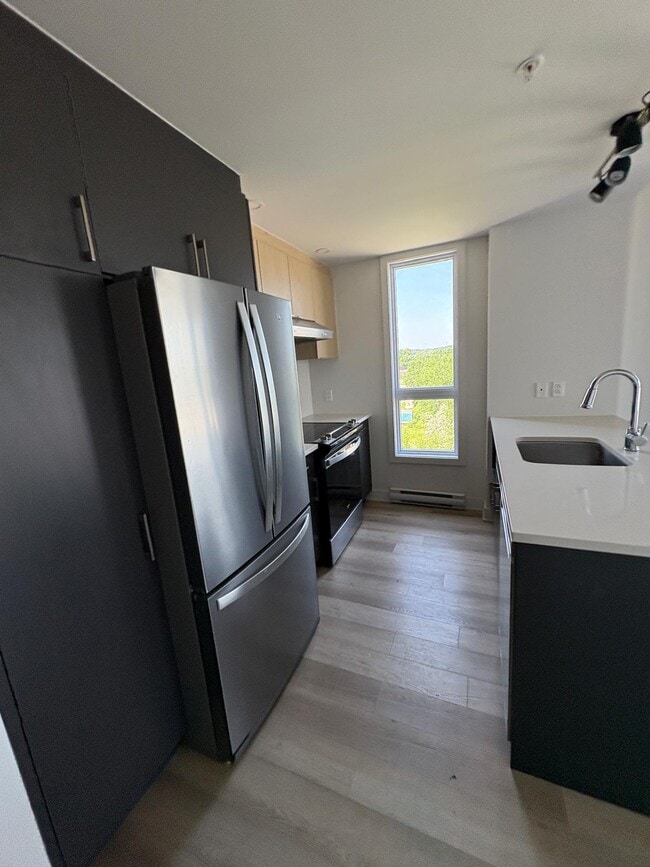 Photo du bâtiment - 1431 Av. de la Gare