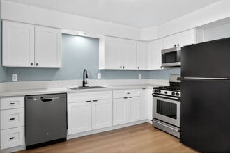 Building Photo - 44440 Acacia Dr