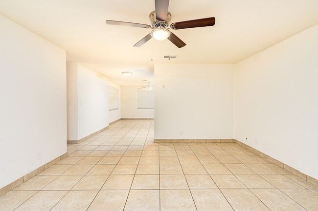 Foto del edificio - 3 Bedroom Home in Port Orange