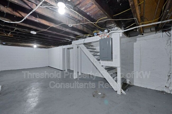 Building Photo - 786-792 Thomas Ave