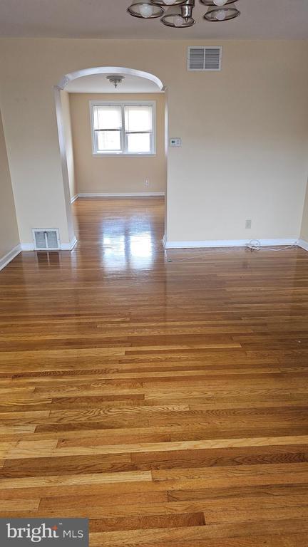 Foto del edificio - 6721 Leonard St