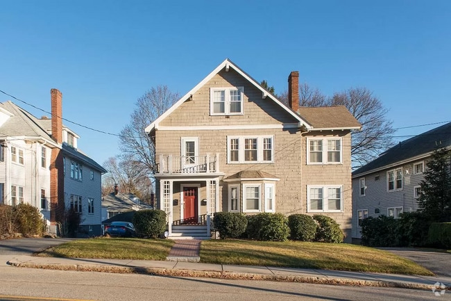 Building Photo - 211 Common St
