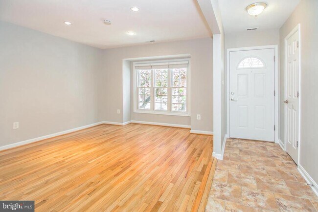 Building Photo - 1528 Marlborough Ct