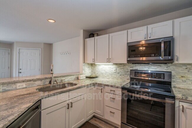 Building Photo - 33 S Boulder Cir