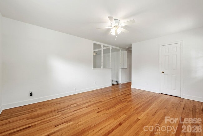 Building Photo - 1129 Eastview Dr
