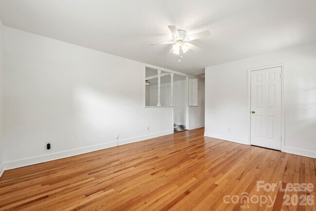 Foto del edificio - 1129 Eastview Dr