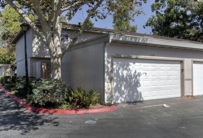 Building Photo - 1540 Ivycreek Cir