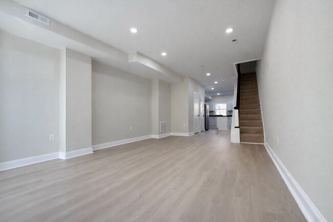 Foto del edificio - Modern 3BR Rowhome with Finished Lower Level & Rear Deck