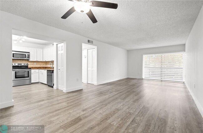 Foto del edificio - 721 N Pine Island Rd