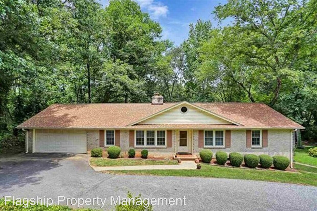 Primary Photo - 3 br, 2 bath House - 8 Hillbrook Road