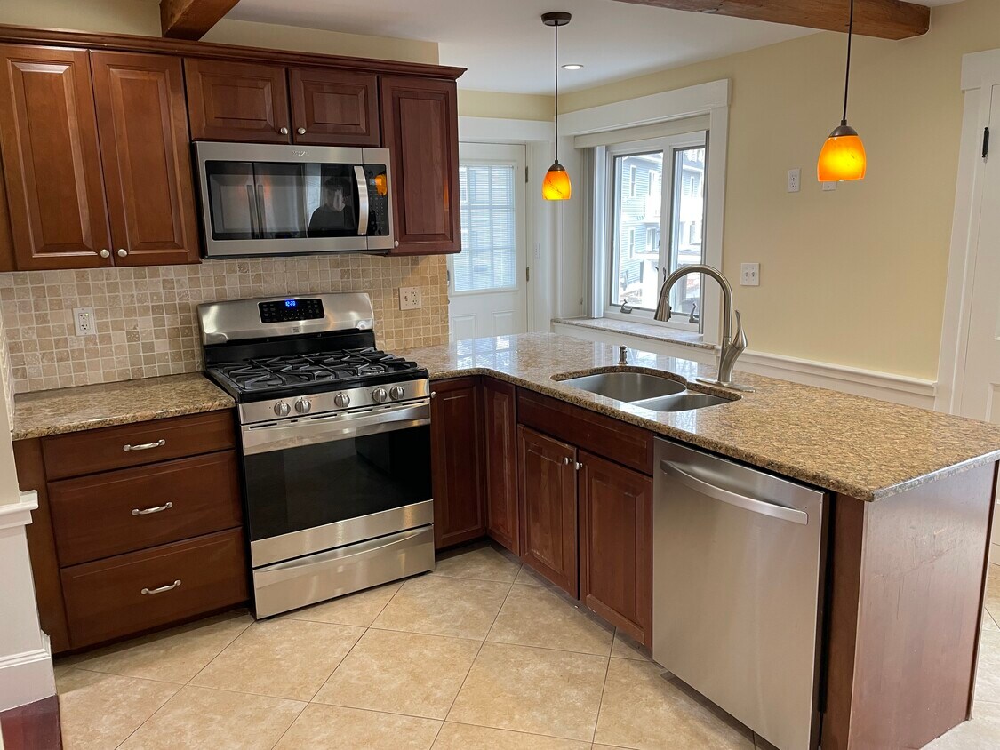 kitchen 11x16 - 71 North Road