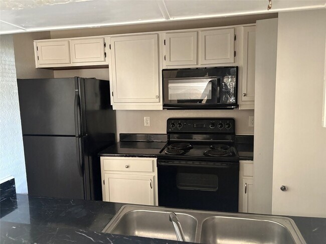 Building Photo - 1733 Crest Grove Dr