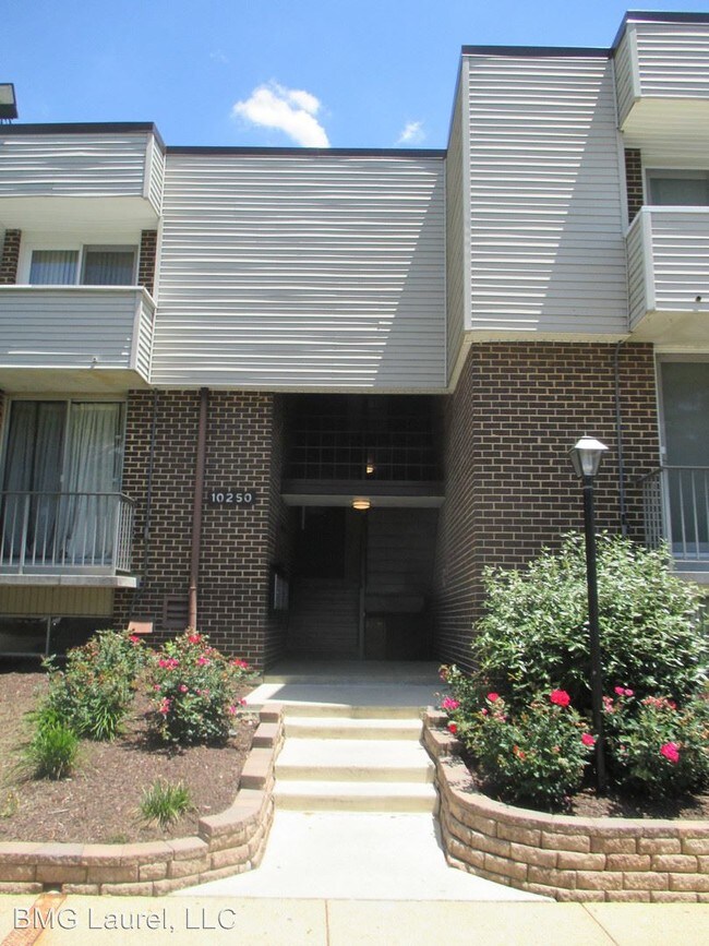 Building Photo - 10250 Prince Pl