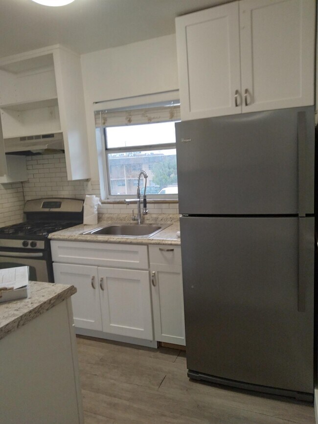 Foto del edificio - 1265 W 24th St