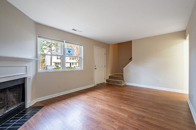 Foto del edificio - 114 Bentley Pkwy