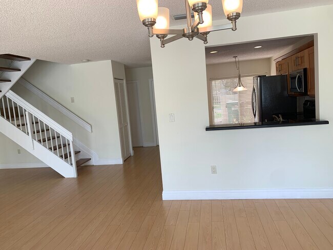 Foto del edificio - 4447 NW 98th Ave