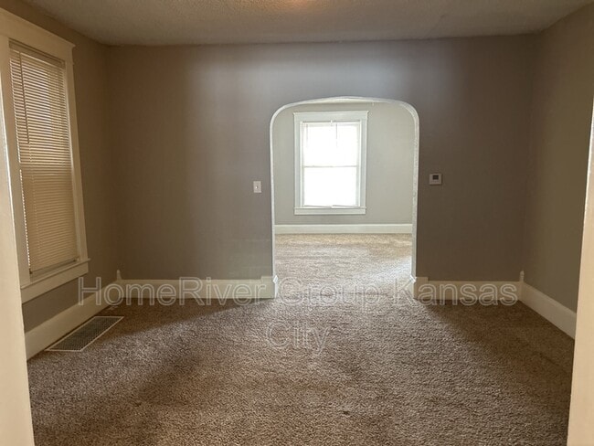 Building Photo - 2843 Belleview Ave
