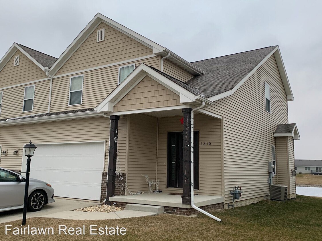 Primary Photo - 3 br, 2.5 bath House - 1310 Myrtle Beach Ave.