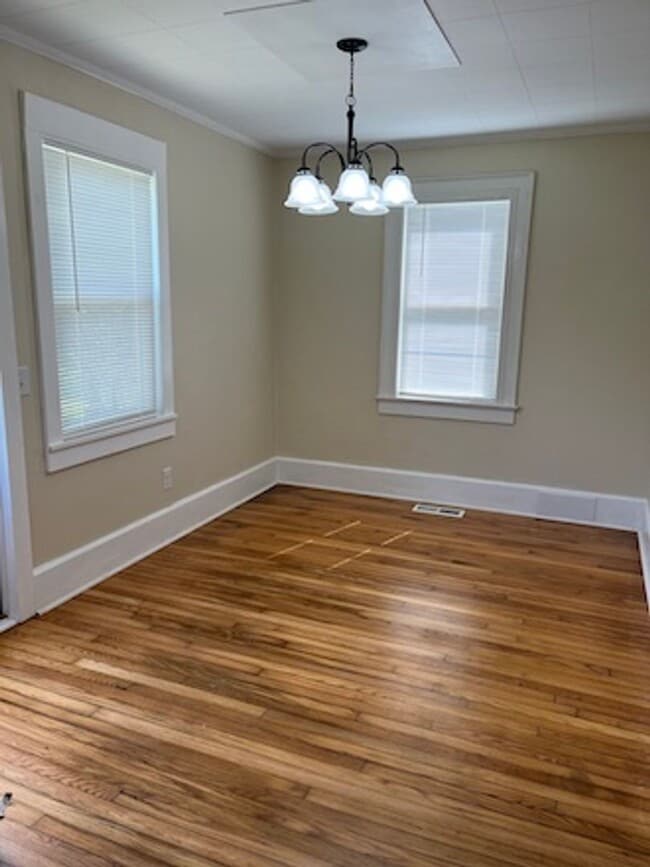 Building Photo - Nice Home, Convenient Location