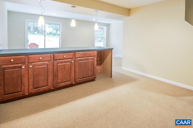 Building Photo - 965 Charter Oaks Dr