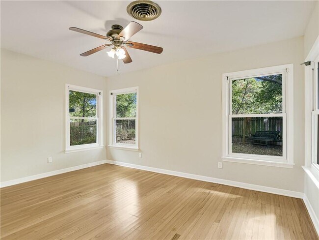 Building Photo - 2125 Glendale Pl