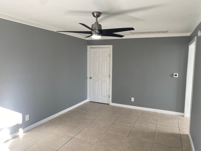Building Photo - 4500 Atlantis Dr
