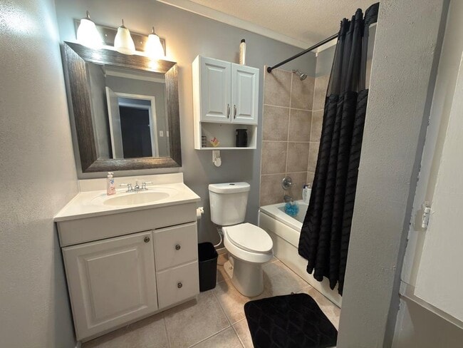 Foto del edificio - 1805 S Bryan Ave