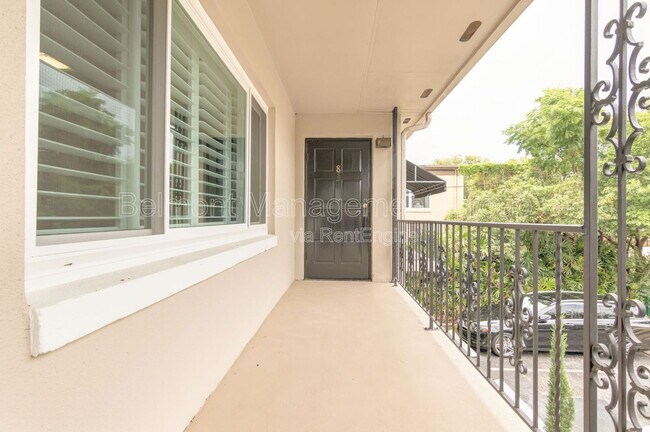 Foto del edificio - 644 N Knowles Ave