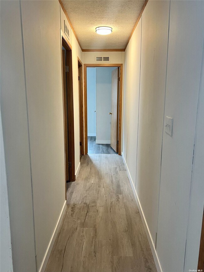 Foto del edificio - 588 Hubbard Ave
