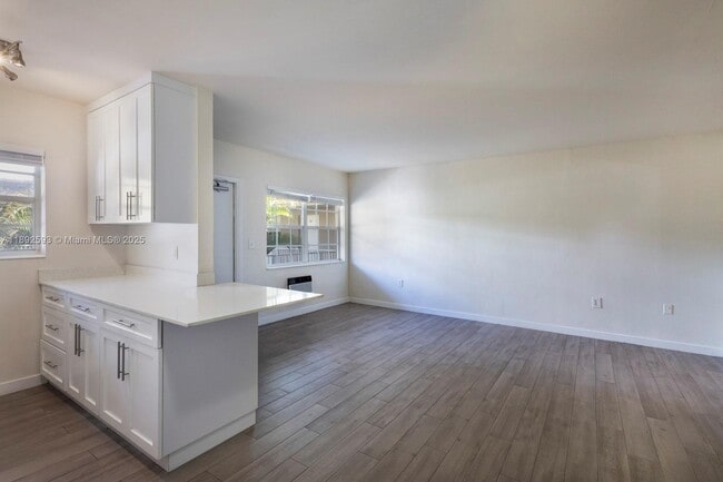 Foto del edificio - 6511 Santona St