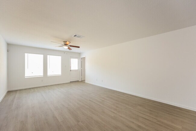 Foto del edificio - 425 Payton Pl