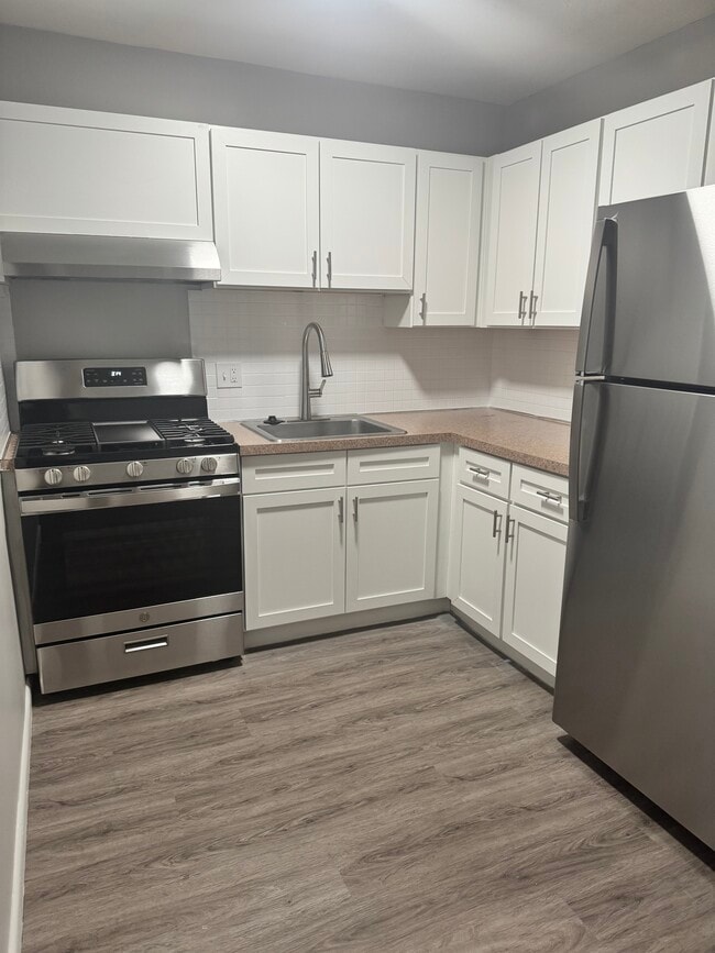 Building Photo - Skyline Terrace Apartments