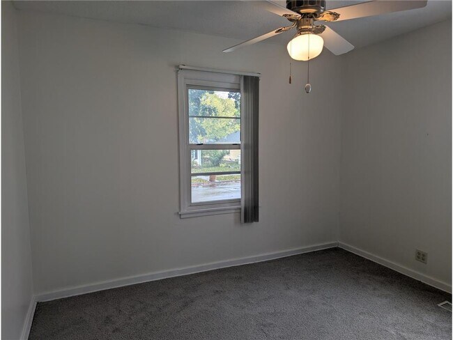 Building Photo - 5027 6th St NE