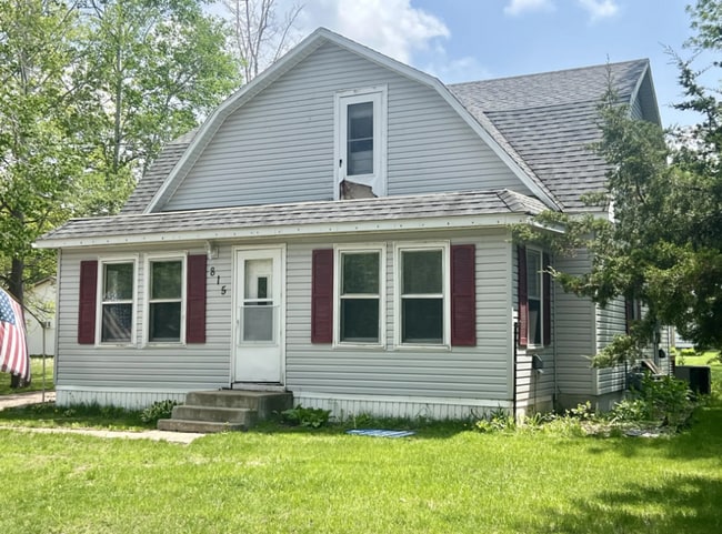 Building Photo - 815 W Hanson Ave