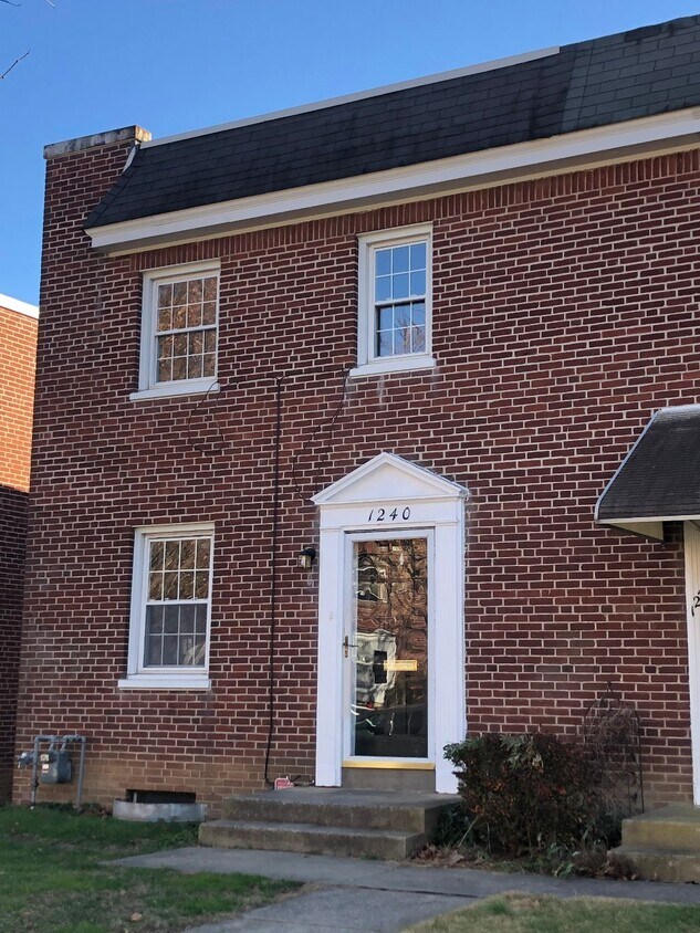 Foto principal - 1240 Union St