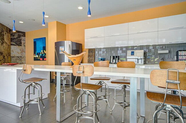 Foto del interior - ReNew Federal Hill East & West