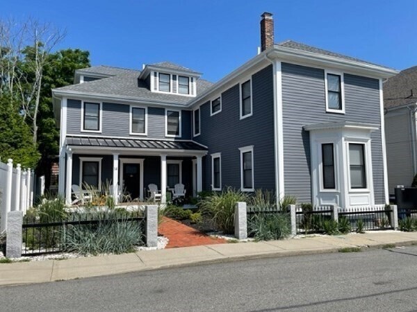 Front - 14 Chilton St