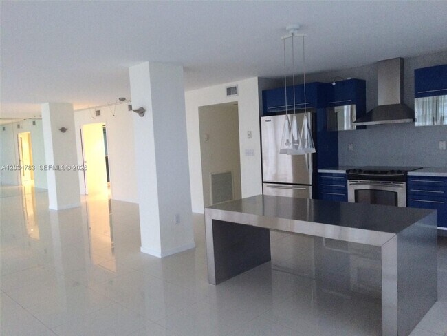 Foto del edificio - 600 NE 36th St