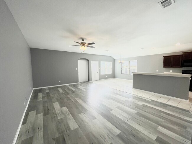 Foto del edificio - 1242 E Powell Ave