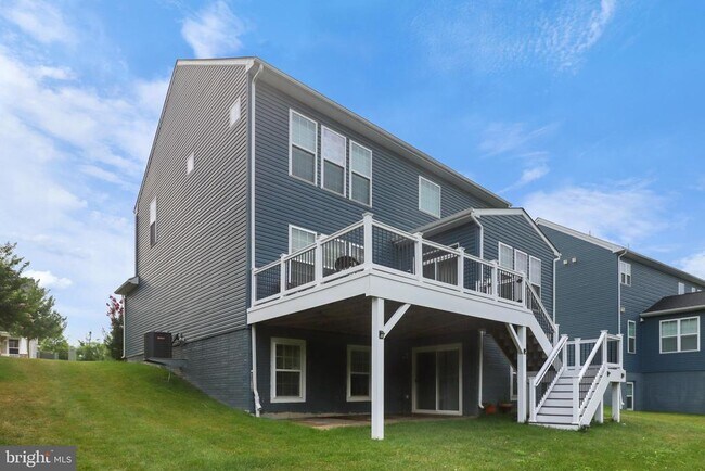 Building Photo - 3348 Burton Dr