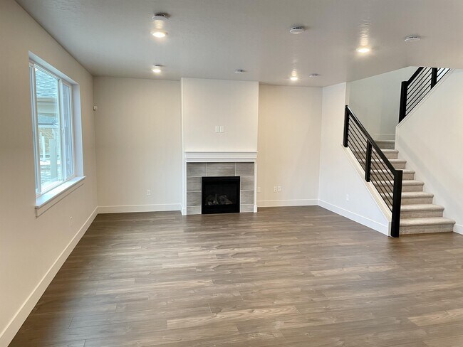 Building Photo - 254 E Caldera St