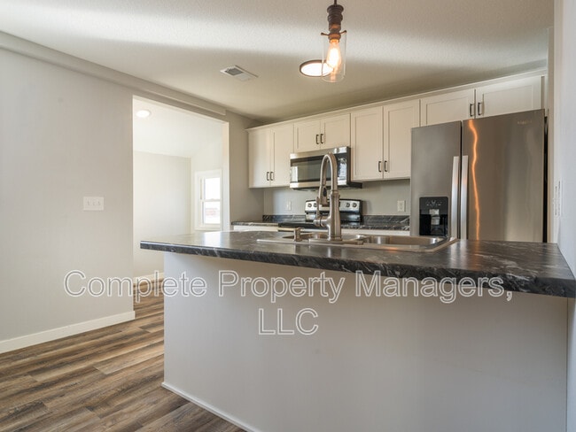 Building Photo - 103 Main St E