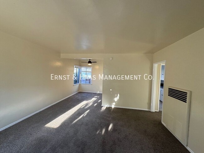 Building Photo - Cozy 1 Bedroom Apartment Located in Long B...