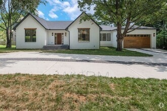 Building Photo - 541 Skyview Dr