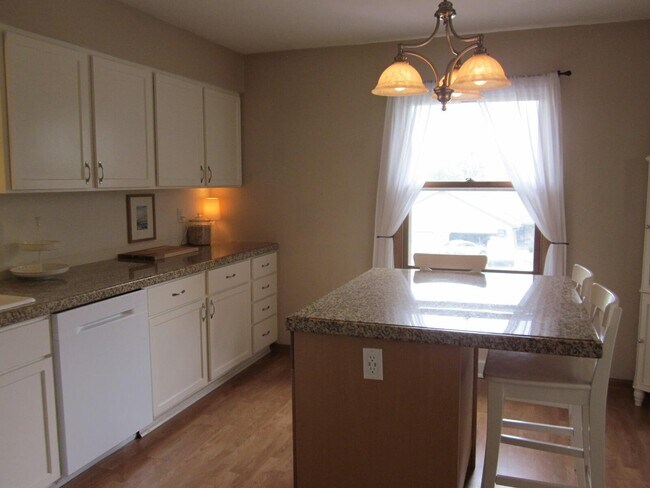 Kitchen - 440 Hi View Dr