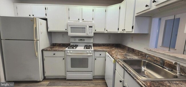 Building Photo - 73 Center Ln