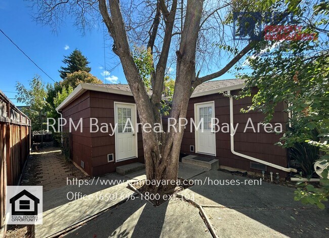 Foto del edificio - Spacious and Classic Home in Mountainview ...