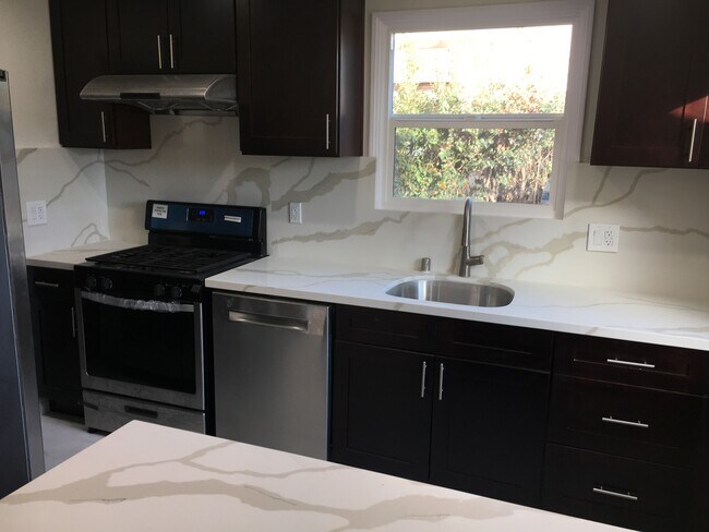 Building Photo - 3856 Bentley Ave