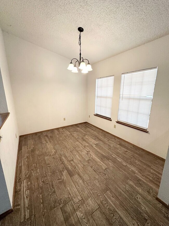 Foto del edificio - 3 Bed 2 Bath Ready to Rent ASAP!